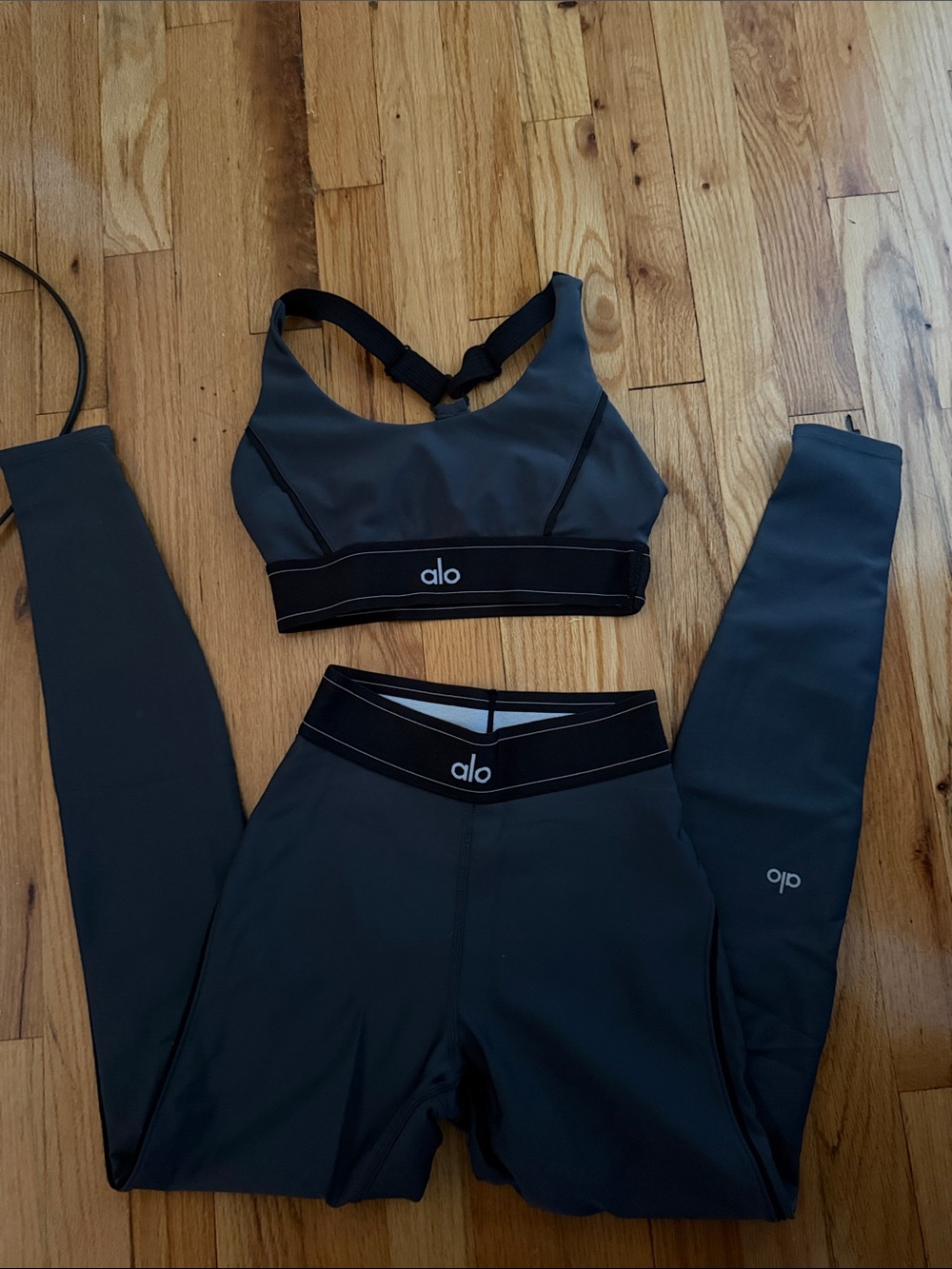 Alo greyLeggings & Sports Bra Set